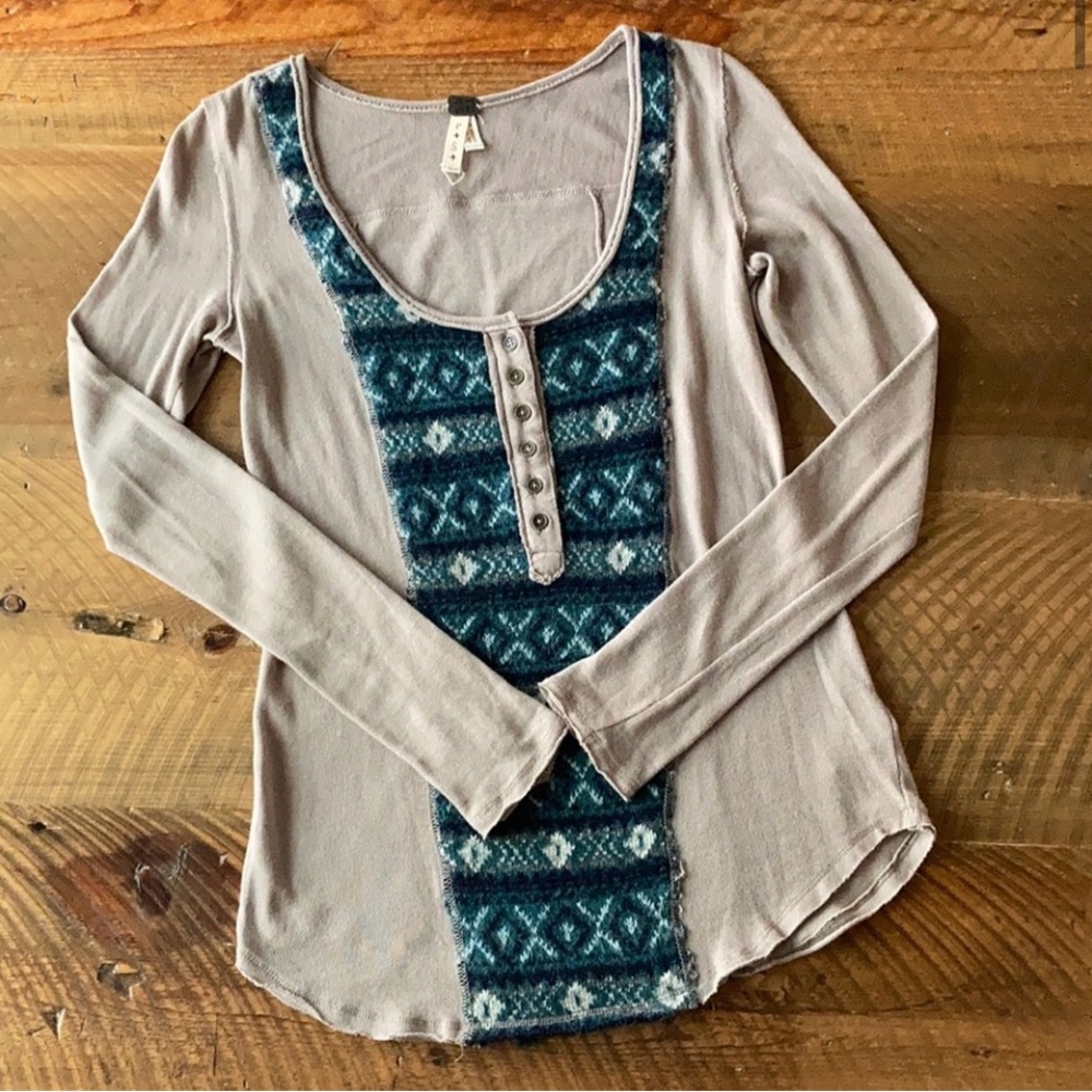 Women's Gray and Blue Patterned Top